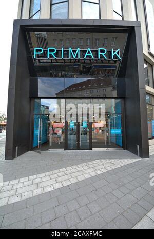 1. August 2020, Kiel, der Eingangsbereich des PRIMARK-Shops in der Kieler Holstenstraße. Der internationale Textildiscounter eröffnete im November 2019 eine Filiale in der Fußgängerzone der Landeshauptstadt. --- nur für redaktionelle Zwecke! --- nur für redaktionelle Verwendung! --- weltweit im Einsatz Stockfoto