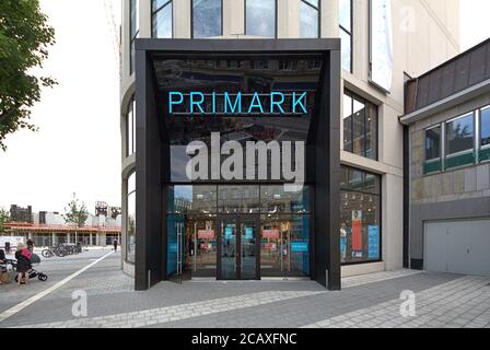 1. August 2020, Kiel, der Eingangsbereich des PRIMARK-Shops in der Kieler Holstenstraße. Der internationale Textildiscounter eröffnete im November 2019 eine Filiale in der Fußgängerzone der Landeshauptstadt. --- nur für redaktionelle Zwecke! --- nur für redaktionelle Verwendung! --- weltweit im Einsatz Stockfoto