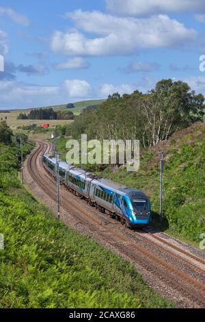 Erster TransPennine Express CAF Klasse 397 Elektrozug 397003 an der Westküste Hauptlinie in Cumbria Stockfoto