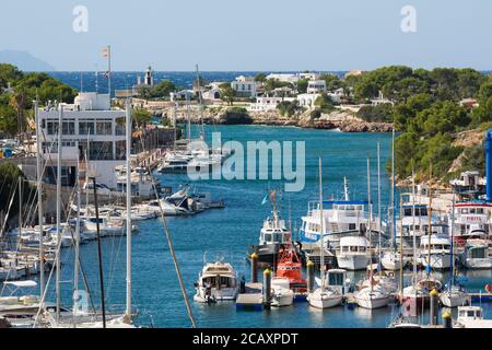 Menorca, Spanien - 15. Oktober 2019: Der Yachthafen, Ciutadella de Menorca, Menorca, Spanien Stockfoto