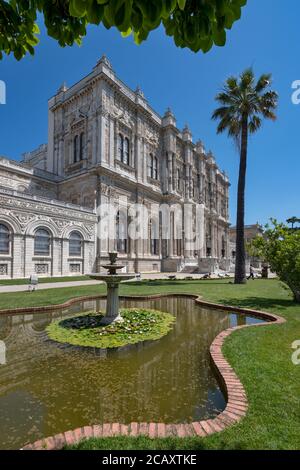 Der Dolmabahce Palast im Stadtteil Besiktas in Istanbul, Türkei Stockfoto