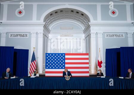 US-Präsident Donald Trump bei einem Runden Tisch zur Plasmaspende im US-amerikanischen Red Cross National Headquarters am 30. Juli 2020 in Washington, DC. Stockfoto