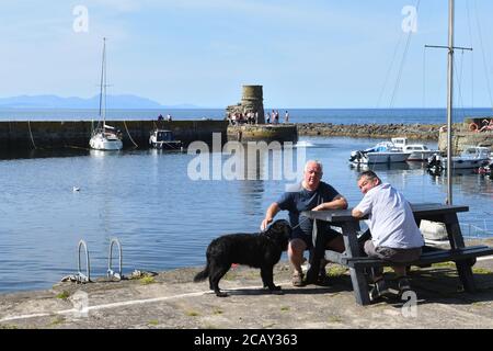 Januar 2020. Dunure, Ayrshire, Schottland, Großbritannien. Die Temperaturen in der Mitte der zwanziger Jahre scheinen im Widerspruch zu der Unwetterwarnung in Kraft für Mitte der Woche mit Gewitter prognostiziert. Kredit. Douglas Carr/Alamy Live News Stockfoto