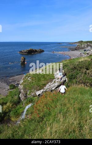 Januar 2020. Dunure, Ayrshire, Schottland, Großbritannien. Die Temperaturen in der Mitte der zwanziger Jahre scheinen im Widerspruch zu der Unwetterwarnung in Kraft für Mitte der Woche mit Gewitter prognostiziert. Kredit. Douglas Carr/Alamy Live News Stockfoto