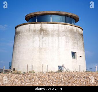 Martello Tower No. 55 in ein Wohnhaus in Normans Bay, Sussex, England, UK umgewandelt. Stockfoto