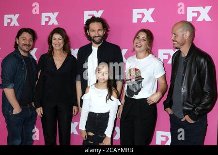 LOS ANGELES - 6. AUG: Justin Rosniak, Michele Bennett, Nash Edgerton, Chika Yasumura, Brooke Satchwell, Scott Ryan beim FX Networks Starwalk beim Summer 2019 TCA im Beverly Hilton Hotel am 6. August 2019 in Beverly Hills, CA Stockfoto