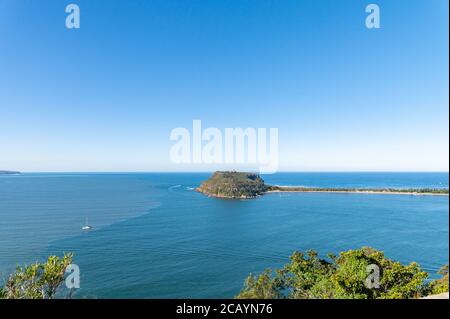 Blick auf Barrenjoey Head vom West Head Lookout auf A Sonniger Winternachmittag Stockfoto