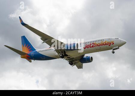 Ein allgemeiner Blick auf Jet2 Holidays Boeing 737-8MG G-JZHL auf seinen endgültigen Ansatz in am East Midlands Airport. Sonntag, 26. Juli 2020. (Quelle: Jon Hobley, Mi News) Stockfoto