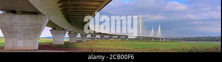 Die Mersey Flow Runcorn Bridge, Mersey River, Halton, Cheshie, Nordwestengland, Großbritannien - Mersey Gateway Bridge Maut von Knight Architects Stockfoto