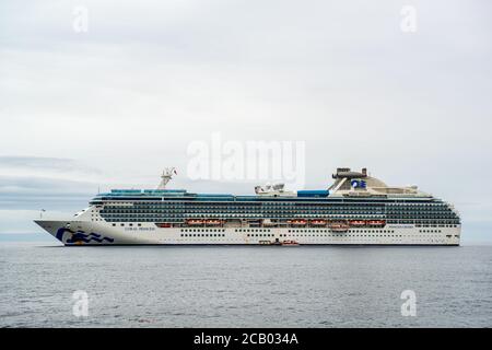 Coral Princess vor Punta Arenas, Chile, Südamerika verankert Stockfoto