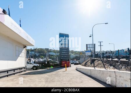 Sydney NSW Australien - 5. 2020 - D'albora Marinas Schild Im Spit West Reserve an einem sonnigen Winternachmittag Stockfoto