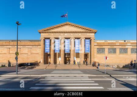 Sydney NSW 5. Juni 2020 - NSW Art Gallery Fassade An einem sonnigen Winternachmittag mit blauem Himmel Stockfoto