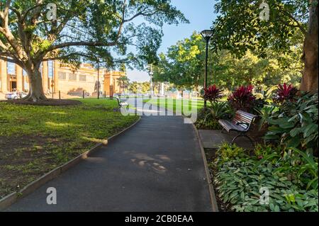 Sydney NSW Australien 06.Juni 2020 - Fußweg nach NSW Kunstgalerie in Sydney an einem sonnigen Winternachmittag Stockfoto