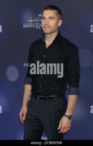 LOS ANGELES - JUL 26: Eric Winter bei der Hallmark Summer 2019 TCA Party in der Privatresidenz am 26. Juli 2019 in Beverly Hills, CA Stockfoto