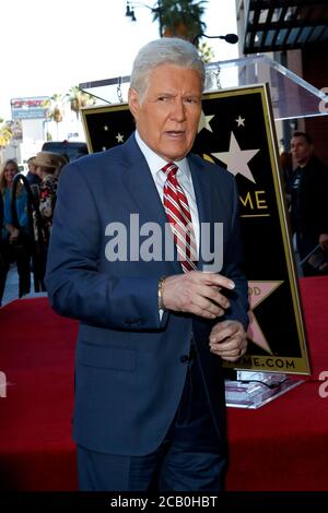 LOS ANGELES - NOV 24: Alex Trebek bei der Harry Friedman Star Ceremony auf dem Hollywood Walk of Fame am 24. November 2019 in Los Angeles, CA Stockfoto