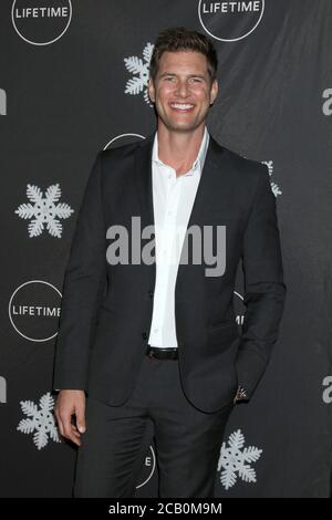 LOS ANGELES - Okt 22: Ryan McPartlin bei der 'IT's A Wonderful Lifetime' Holiday Party im STK Los Angeles am 22. Oktober 2019 in Westwood, CA Stockfoto