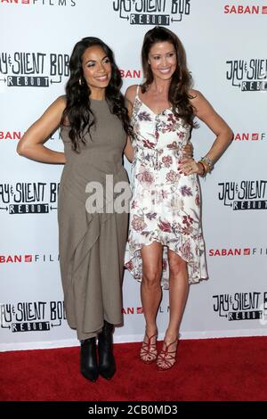 LOS ANGELES - OCT 15: Rosario Dawson, Shannon Elizabeth beim 'Jay & Silent Bob Reboot' Los Angeles Premiere im TCL Chinese Theatre am 15. Oktober 2019 in Los Angeles, CA Stockfoto