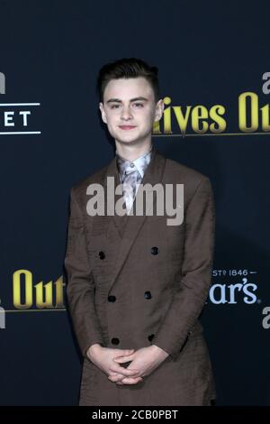 LOS ANGELES - NOV 14: Jaeden Martell, Jaeden Lieberher bei der "Knives Out" Premiere im Village Theatre am 14. November 2019 in Westwood, CA Stockfoto
