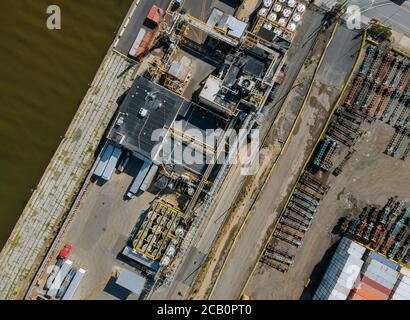 Luftaufnahme Speicher Tanklager in Ölraffinerie Fabrik Lagerung von chemischen Produkten wie Öl, Benzin, Gas Stockfoto