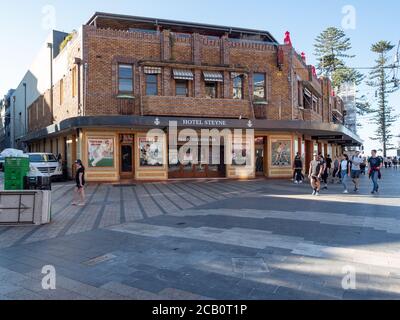 Sydney NSW Australien 28. Mai 2020 - Manly Hotel Steyne Fassade an einem sonnigen Herbstnachmittag Stockfoto