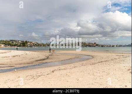 Sydney NSW Australien - 27. Mai 2020 - Blick auf Rose Bay an einem bewölkten Herbstmorgen Stockfoto