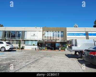 Sydney NSW Australien 28. Mai 2020 - Northbridge Plaza Fassade An einem sonnigen Herbstnachmittag Stockfoto