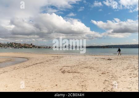 Sydney NSW Australien - 27. Mai 2020 - Blick auf Rose Bay an einem bewölkten Herbstmorgen Stockfoto