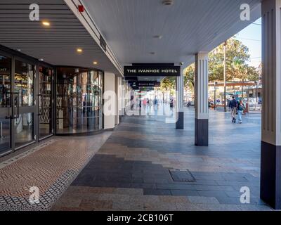 Sydney NSW Australien 28. Mai 2020 - The Ivanhoe Hotel In Manly an einem sonnigen Herbstnachmittag Stockfoto