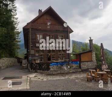 Slowakei, hohe Tatra Berg, Stary Smokovec, Hrebienok, 14. September 2018: Vorderansicht auf Berg Hotel Bilikova Chata, Holzhütte, Stockfoto