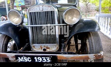 Chennai, indien, februar 2019 : Nahaufnahme des britischen schwarzen Retro-Autos Stockfoto