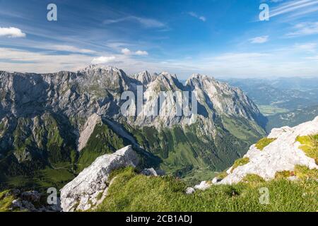 Blick von Schneibstein auf Hohen Goell und das Salzburger Land, Nationalpark Berchtesgaden, Berchtesgaden, Bayern, Deutschland Stockfoto