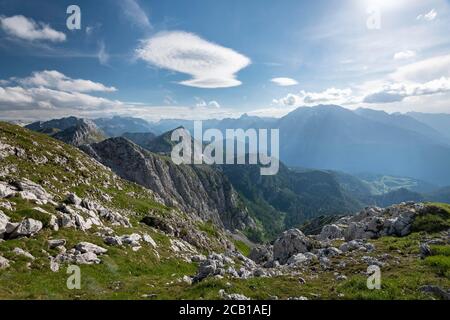 Blick von Schneibstein auf Watzmann und die Berge des Nationalparks Berchtesgaden, Berchtesgaden, Bayern, Deutschland Stockfoto