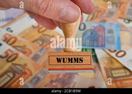 FOTOMONTAGE, symbolisches Bild des Konjunkturpakets während der Corona-Krise, Stempel mit Aufschrift WUMMS, Deutschland Stockfoto