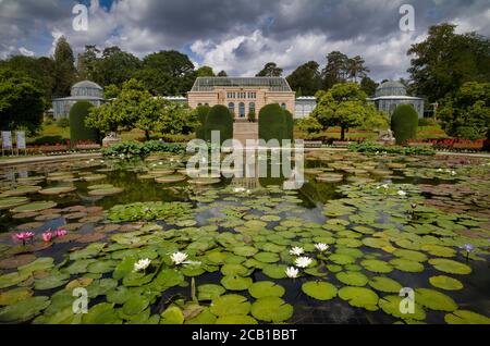 Lilenteich, Maurische Villa, Zoologischer und Botanischer Garten Wilhelma, Stuttgart, Baden-Württemberg, Deutschland Stockfoto