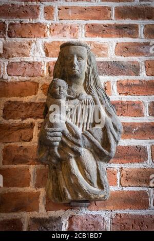 Statue der Jungfrau Maria, Mitte des 15. Jahrhunderts, Kathedrale, Bischofskirche der schwedischsprachigen evangelisch-lutherischen Diözese Borga, Porvoo Stockfoto