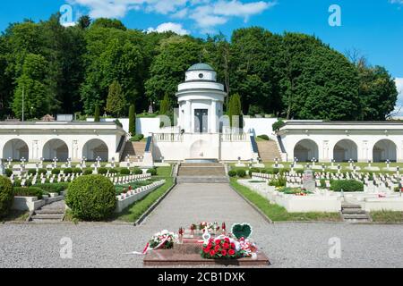 Lviv, Ukraine - Lviv Verteidiger Friedhof in Lychakiv Friedhof. Ein berühmter und historischer Friedhof in Lviv, Ukraine. Stockfoto