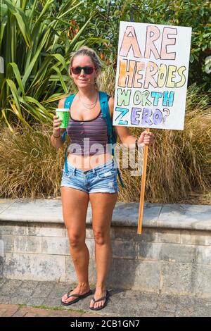 Dorset NHS-Arbeiter sagen „Nein“ zur Ungleichheit im öffentlichen Sektor friedliche Proteste in Bournemouth, Dorset UK im August Stockfoto