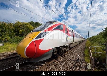 Die neue LNER Azuma elektrische Zug auf der East Coast Mainline, England, UK. Stockfoto