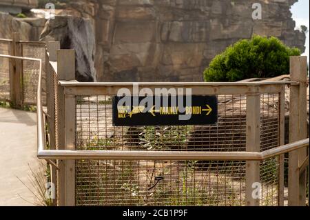 Sydney NSW Australien - 27. Mai 2020 - Bondi To Manly Walk Schild an der Gap an einem sonnigen Herbst Nachmittag Stockfoto