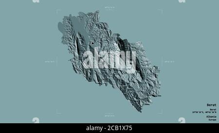 Gebiet von Berat, Grafschaft Albanien, isoliert auf einem soliden Hintergrund in einem georeferenzierten Begrenzungsrahmen. Beschriftungen. Farbige Höhenkarte. 3D-Rendering Stockfoto