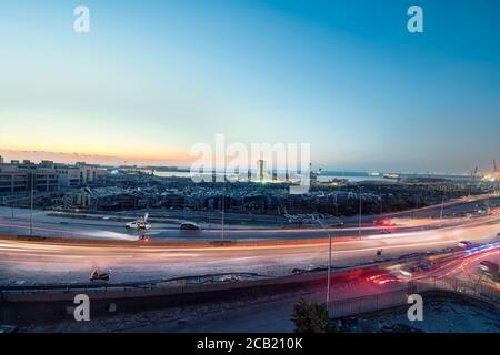 Beirut, Libanon - August 05 2020: Blick auf den Hafen von Beirut komplett zerstört, da die Inspektion der Szene nach einem Brand in einem Lagerhaus mit ex Stockfoto