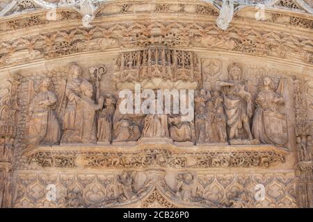 Valladolid, Spanien - 18. Juli 2020: Iglesia conventual de San Pablo. Hauptfassadenrelief. Valladolid, Spanien Stockfoto