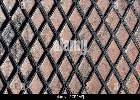 Rostig Retro Nahaufnahme Ansicht Diamant Platte Sturm Ablaufabdeckung geeignet Für Website-Marketing Hintergrund Hintergrund Einstellung Architektur architektonischen Layout Stockfoto