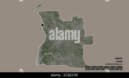 Entsättigte Form von Angola mit seiner Hauptstadt, der wichtigsten regionalen Teilung und der abgetrennten Cabinda-Bereich. Beschriftungen. Satellitenbilder. 3D-Rendering Stockfoto