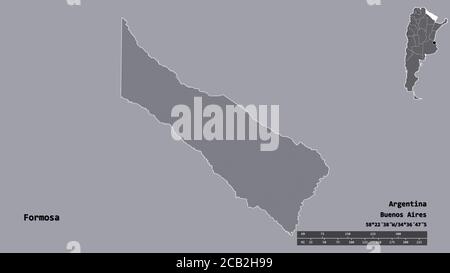 Form von Formosa, Provinz von Argentinien, mit seiner Hauptstadt auf festem Hintergrund isoliert. Entfernungsskala, Regionenvorschau und Beschriftungen. Farbige Höhe m Stockfoto