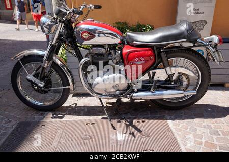 Bordeaux , Aquitaine / Frankreich - 08 04 2020 : BSA Motorrad Klassisches britisches Motorrad in der Stadtstraße geparkt Stockfoto