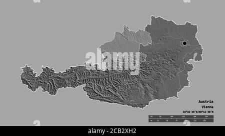 Entsättigte Form von Österreich mit seiner Hauptstadt, Hauptregionalteilung und dem abgetrennten Oberösterreich-Gebiet. Beschriftungen. Höhenkarte mit zwei Ebenen. 3D-Renderi Stockfoto