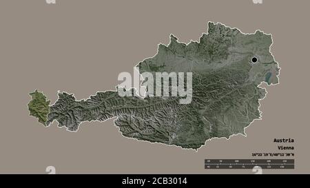 Entsättigte Form von Österreich mit seiner Hauptstadt, Hauptregionalteilung und dem abgetrennten Vorarlberg-Gebiet. Beschriftungen. Satellitenbilder. 3D-Rendering Stockfoto