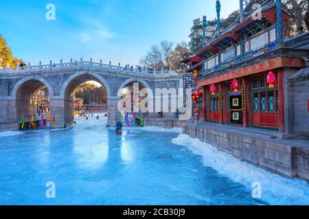 Peking, China - Jan 13 2020: Suzhuo Market Street im Pekinger Sommerpalast imitiert das Design den alten Stil von Geschäften am Ufer der Flüsse in Stockfoto