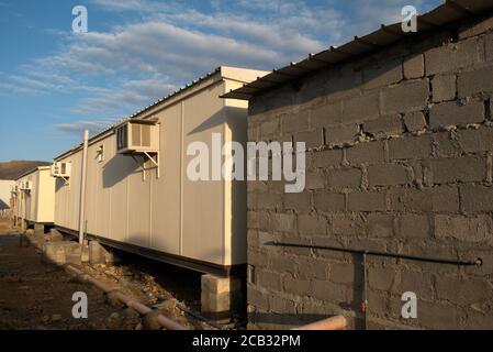 Kabine. ble Haus- und Bürokabinen. Arbeitslager. Hütte. Kleine temporäre Häuser : Maskat, Oman - 16-08-2020 Stockfoto